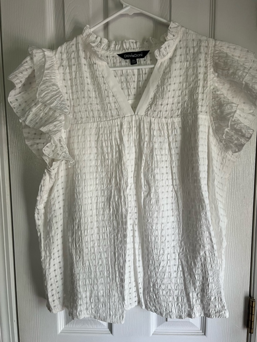 DAVI & DANI White Textured Ruffle Sleeve V-Neck Blouse